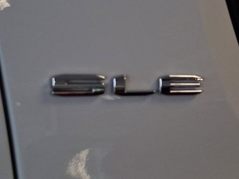 Certified 2023 GMC Acadia SLE w/ Driver Convenience Package image 31