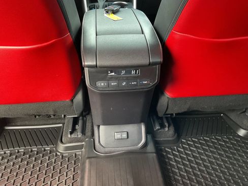 Used 2023 Toyota Highlander XSE image 34