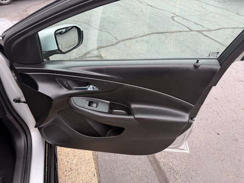 Used 2017 Chevrolet Volt LT FWD image 29