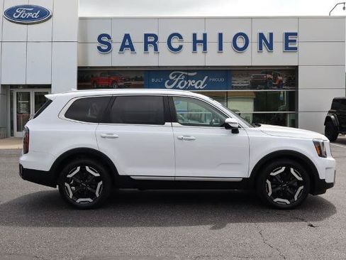 Used 2023 Kia Telluride EX w/ EX Captain's Chair Package AWD/4WD image 2