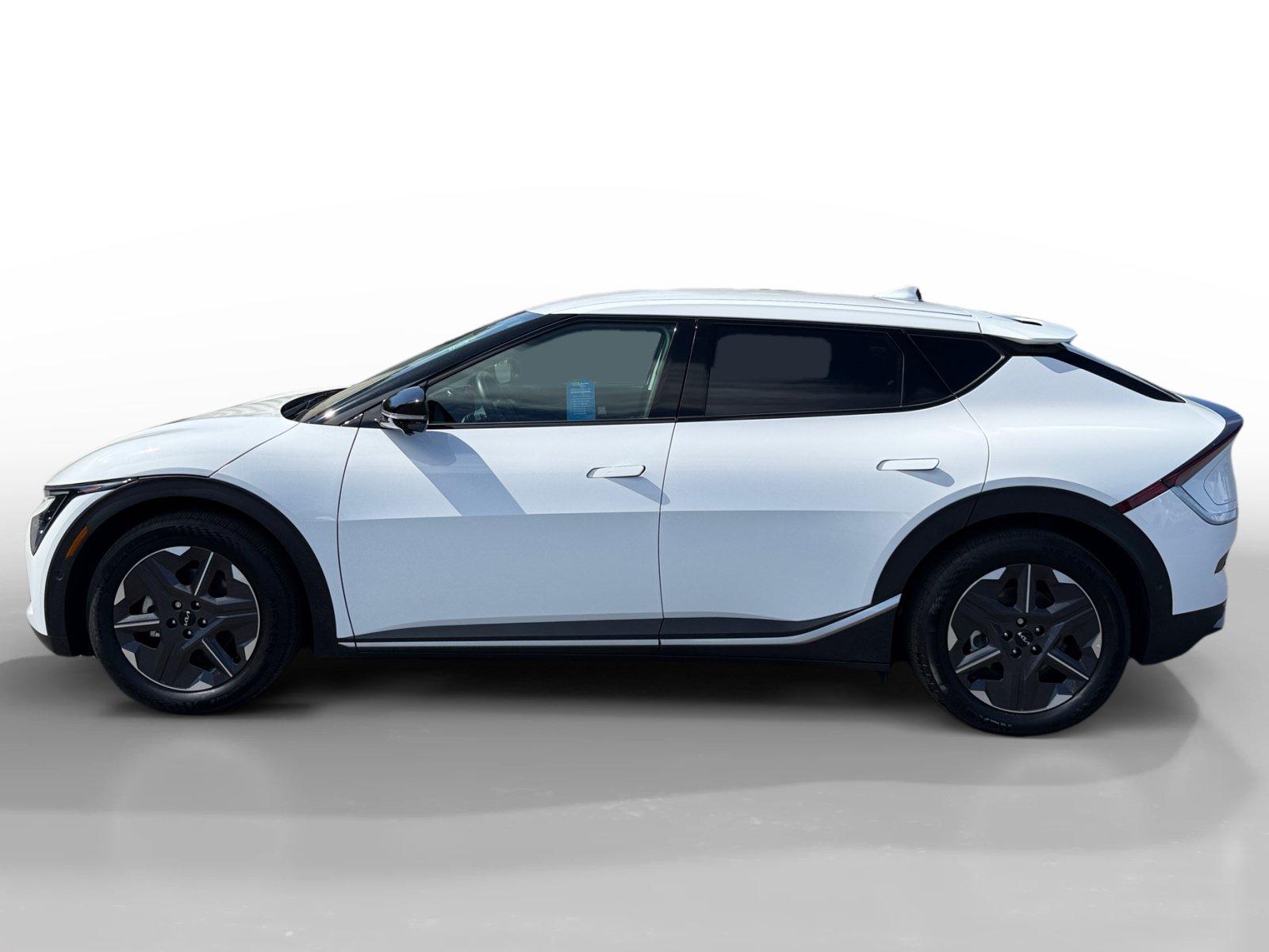 Used 2025 Kia EV6 Light w/ Light LR Technology Package RWD image 2