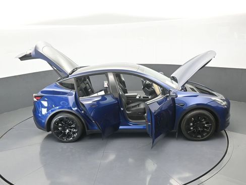 Used 2021 Tesla Model Y Long Range image 71