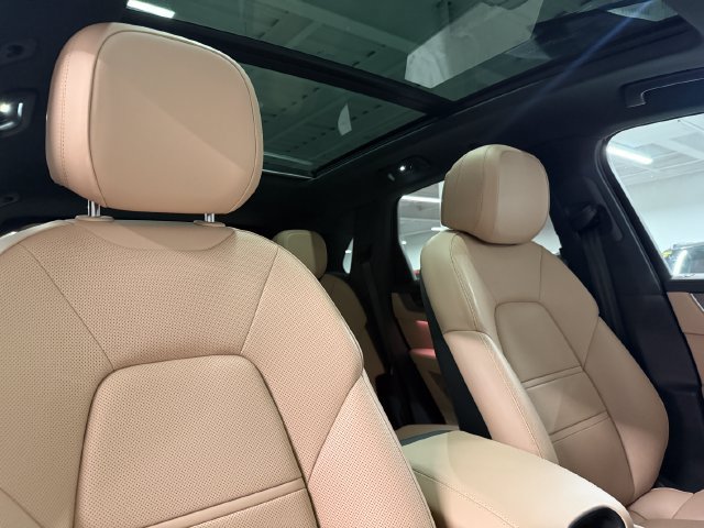 Certified 2026 Porsche Cayenne E-Hybrid AWD/4WD image 30