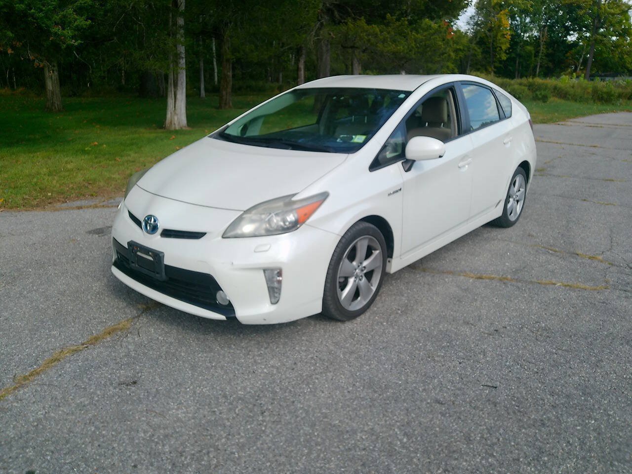 Used 2013 Toyota Prius Five FWD image 2