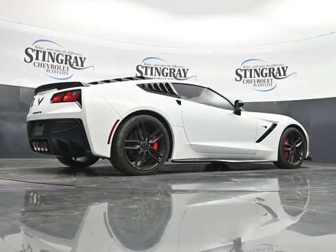 Used 2019 Chevrolet Corvette Stingray Coupe w/ Carbon Flash Badge Package RWD image 32