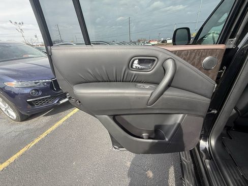 Used 2024 Nissan Armada Platinum image 18