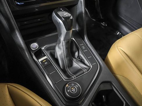 Used 2023 Volkswagen Tiguan SE image 32