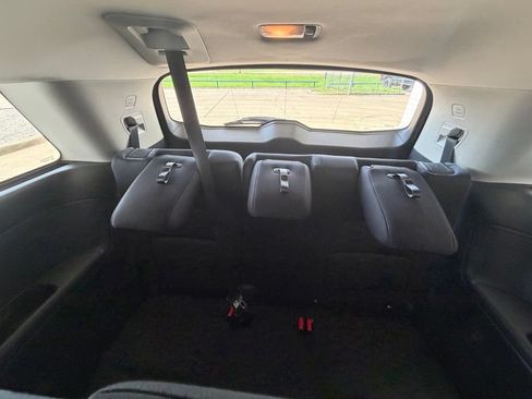 Used 2025 Nissan Pathfinder SV FWD image 19