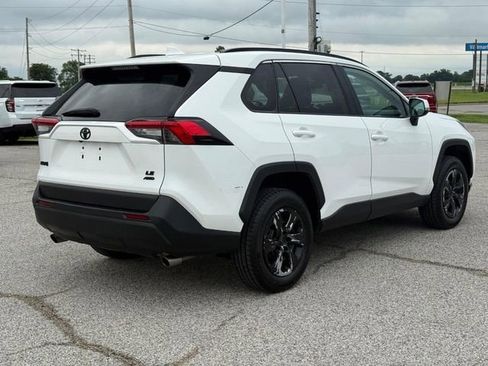 Used 2019 Toyota RAV4 LE AWD/4WD image 5