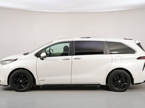 Used 2021 Toyota Sienna Limited image 51