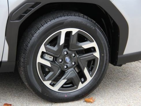Used 2025 Subaru Forester Limited AWD/4WD image 12