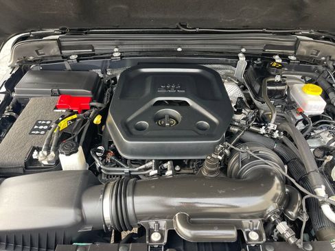 Used 2025 Jeep Wrangler Unlimited Rubicon AWD/4WD image 35