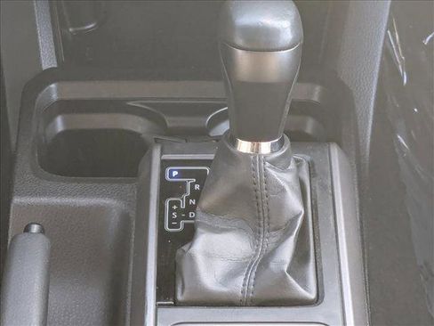 Used 2022 Toyota Tacoma TRD Sport image 11