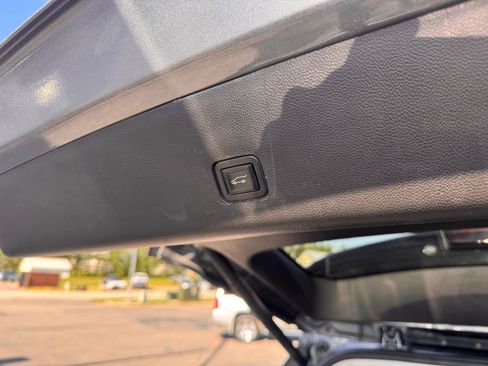 Used 2020 Chevrolet Traverse RS AWD/4WD image 19