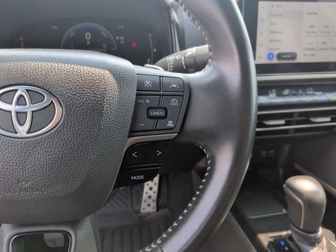 Used 2025 Toyota Camry SE FWD image 16