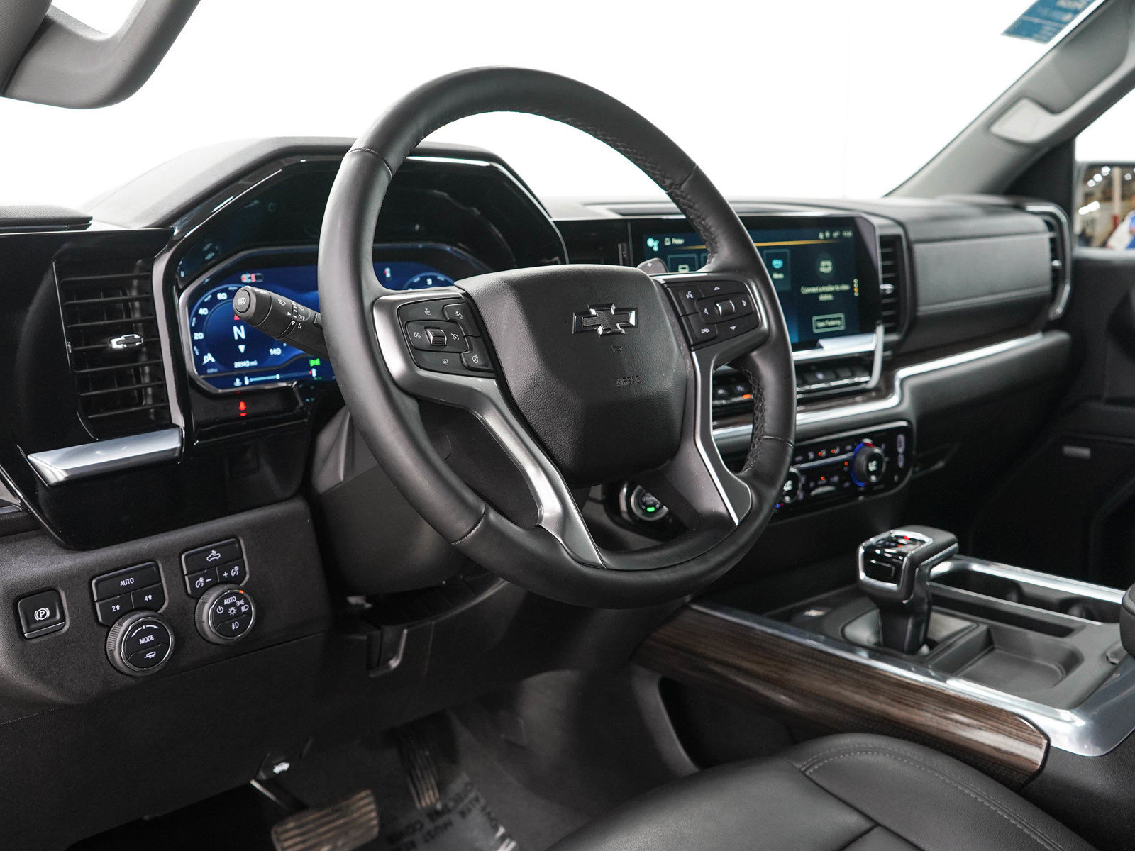 Used 2024 Chevrolet Silverado 1500 RST w/ Redline Edition AWD/4WD image 25