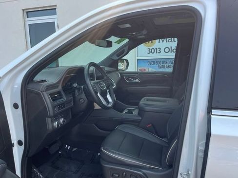 Used 2023 GMC Yukon XL SLT w/ SLT Premium Package AWD/4WD image 9