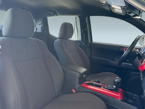 Used 2019 Toyota Tacoma TRD Sport AWD/4WD image 24