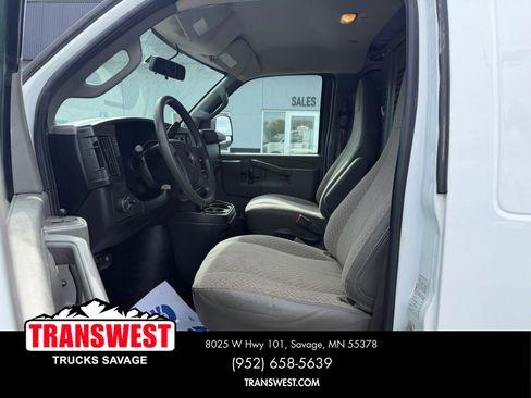Used 2017 Chevrolet Express 3500 RWD image 10