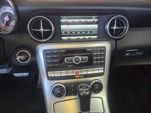 Used 2014 Mercedes-Benz SLK 250 image 16
