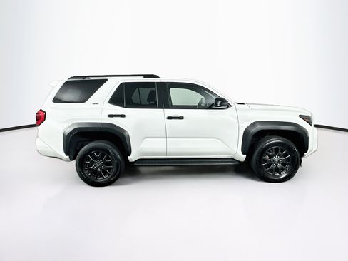 Used 2025 Toyota 4Runner SR5 AWD/4WD image 10