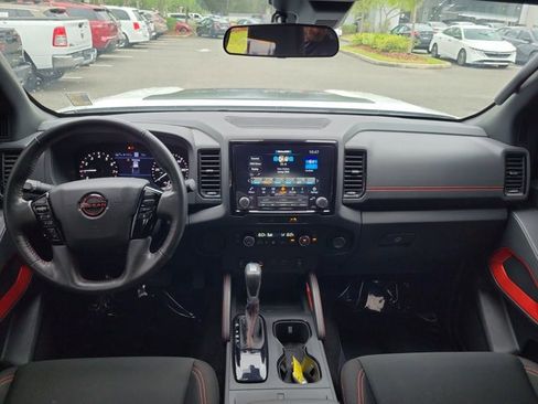 Used 2022 Nissan Frontier Pro-X RWD image 9