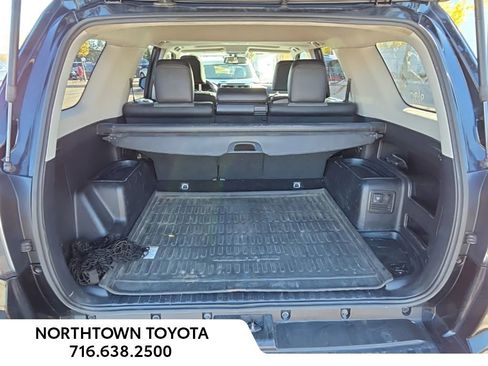 Used 2017 Toyota 4Runner SR5 Premium image 9