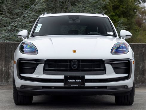Certified 2026 Porsche Macan AWD/4WD image 8