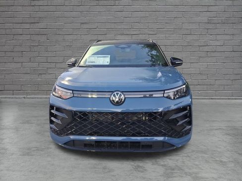 New 2026 Volkswagen Tiguan SE R-Line FWD image 2