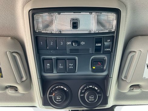 Used 2022 Toyota 4Runner TRD Off-Road Premium w/ Moonroof Package AWD/4WD image 19
