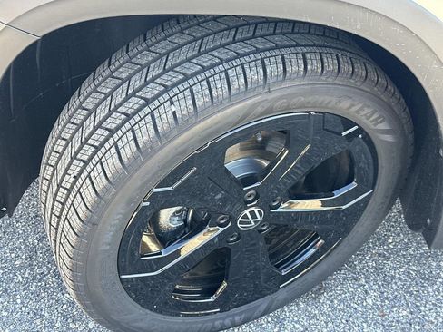 New 2026 Volkswagen Taos SEL image 10