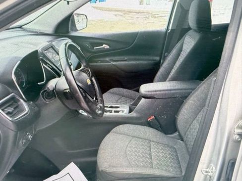 Used 2022 Chevrolet Equinox LT image 3