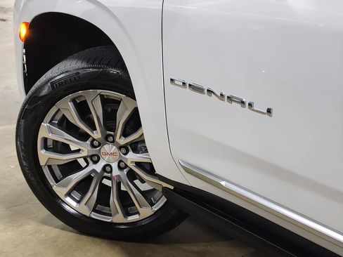 Used 2021 GMC Yukon Denali w/ Denali Ultimate Package AWD/4WD image 25