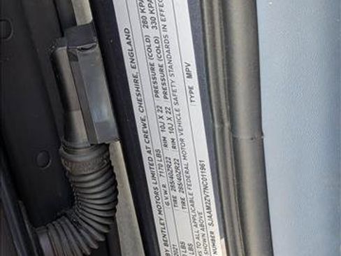 Used 2022 Bentley Bentayga image 21