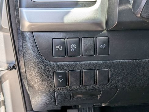 Used 2018 Toyota Highlander SE FWD image 17