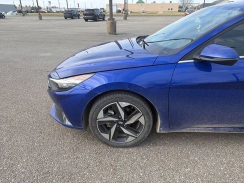 Used 2023 Hyundai Elantra Limited w/ Preferred Accessory Package image 9