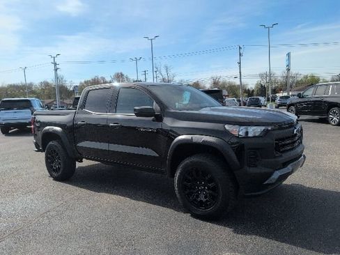Used 2024 Chevrolet Colorado Trail Boss w/ Advanced Trailering Package AWD/4WD image 10