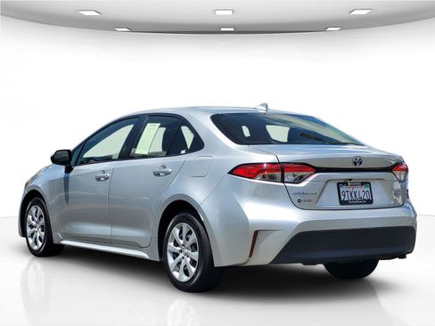Used 2025 Toyota Corolla LE FWD image 8
