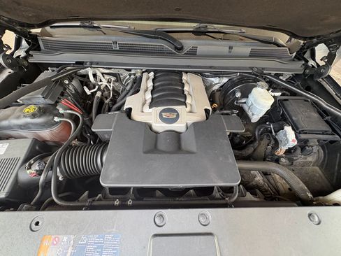 Used 2018 Cadillac Escalade Platinum AWD/4WD image 27