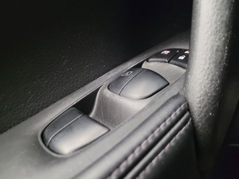Used 2019 Nissan Rogue SV FWD image 27