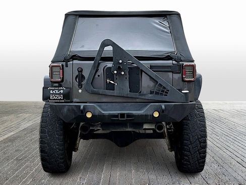 Used 2016 Jeep Wrangler Unlimited Sahara image 4