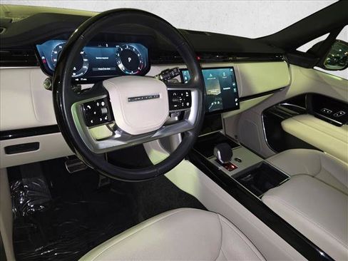 Used 2025 Land Rover Range Rover SE AWD/4WD image 17