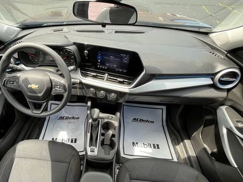 Certified 2024 Chevrolet Trax LS w/ LS Convenience Package FWD image 11