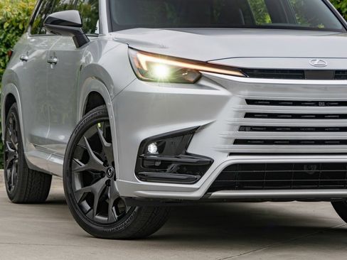 New 2025 Lexus TX 500h AWD image 4