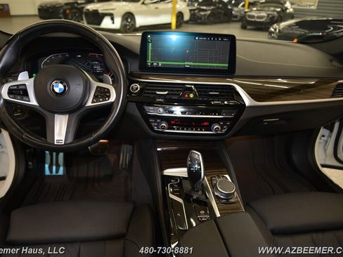 Used 2022 BMW 530i w/ M Sport Package image 16
