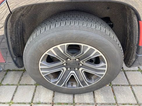 Used 2024 Jeep Wagoneer 4WD w/ Premium Group I image 8