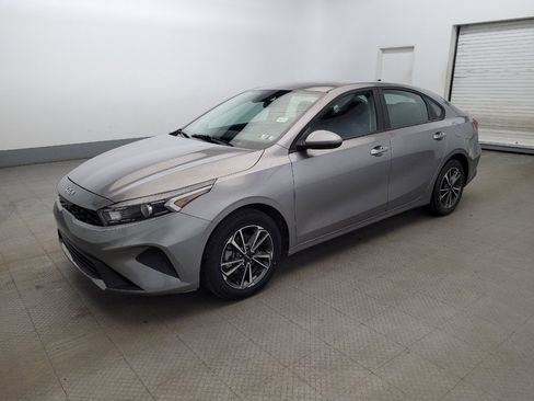 Used 2023 Kia Forte LXS image 2