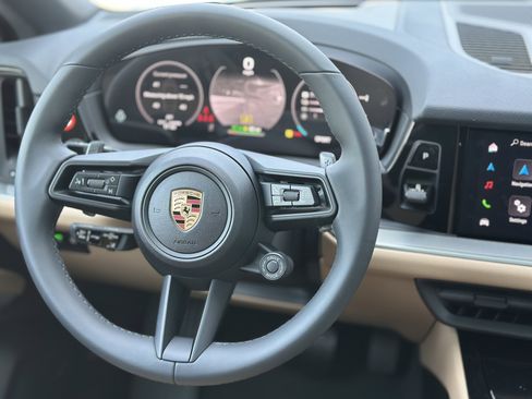 Certified 2025 Porsche Cayenne E-Hybrid Coupe AWD/4WD image 24