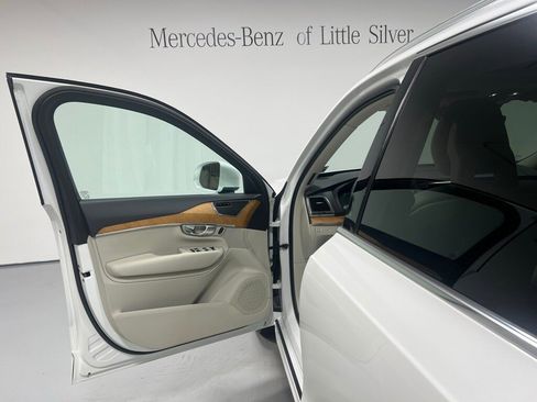 Used 2021 Volvo XC90 T6 Momentum w/ Climate Package image 17