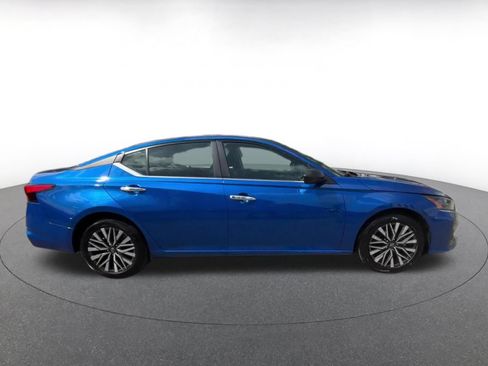 Used 2025 Nissan Altima 2.5 SV FWD image 16